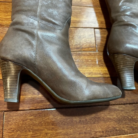 BCBG knee-high boots. Size 8M Taupe, leather (so soft)! Style: BG-ILIA. - Picture 12 of 16